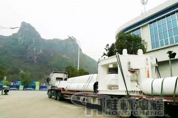 桂林鸿程立式磨粉机发货现场