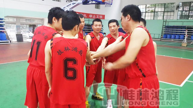 桂林鸿程磨粉机制造精英迎战2017桂林市“三金杯”篮球比赛总决赛