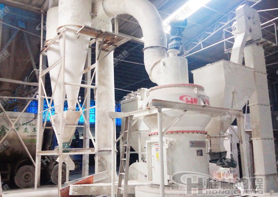 新型高效雷蒙磨粉机，200目活性炭，小型活性炭生产设备，活性炭整套生产设备