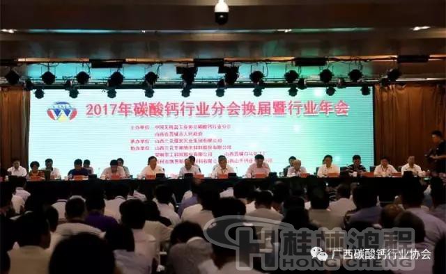 桂林鸿程碳酸钙磨粉机