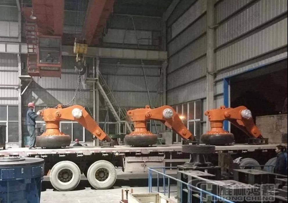 HLMX1700超细立磨发货现场-超细立磨机大磨辊装车