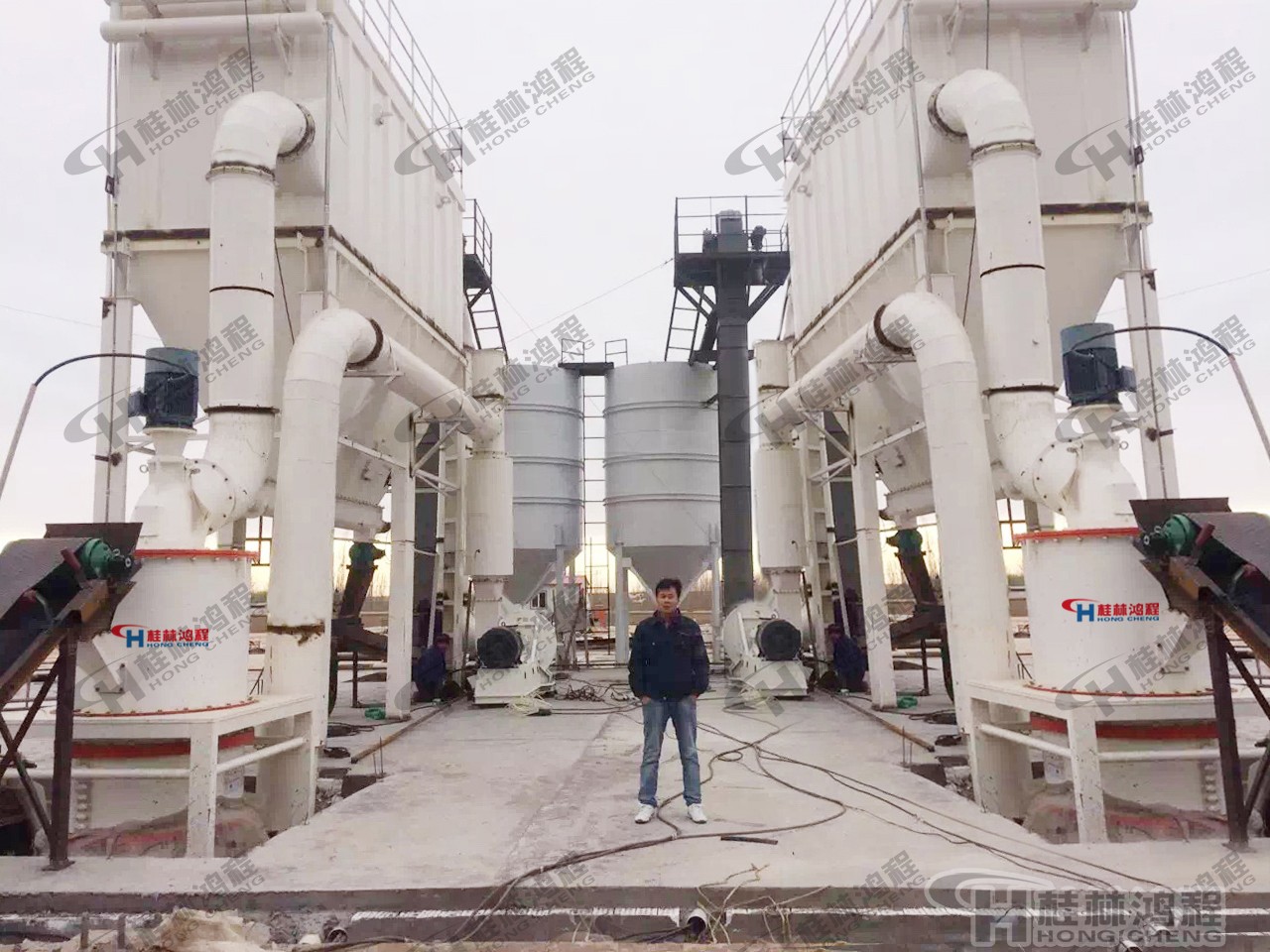 桂林鸿程碳酸钙生产设备 碳酸钙磨粉机 HCH超细环辊磨 桂林鸿程碳酸钙生产设备 碳酸钙磨粉机 HCH超细环辊磨