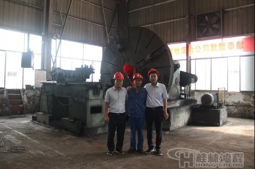 桂林鸿程磨粉机生产设备1-01落地车床光荣退休 桂林鸿程磨粉机设备1-01落地车床光荣退休