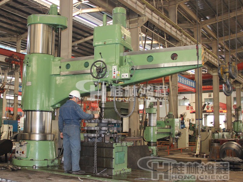 雷蒙机生产流程三：精工打磨