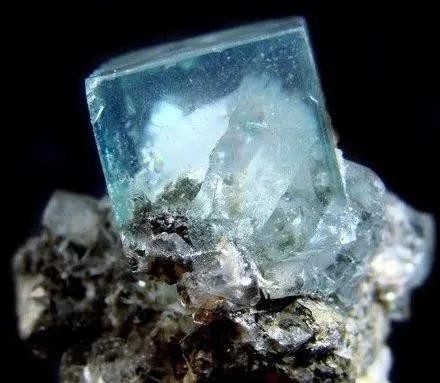 江西发现省内萤石矿储量超500万吨 江西发现省内萤石矿储量超500万吨