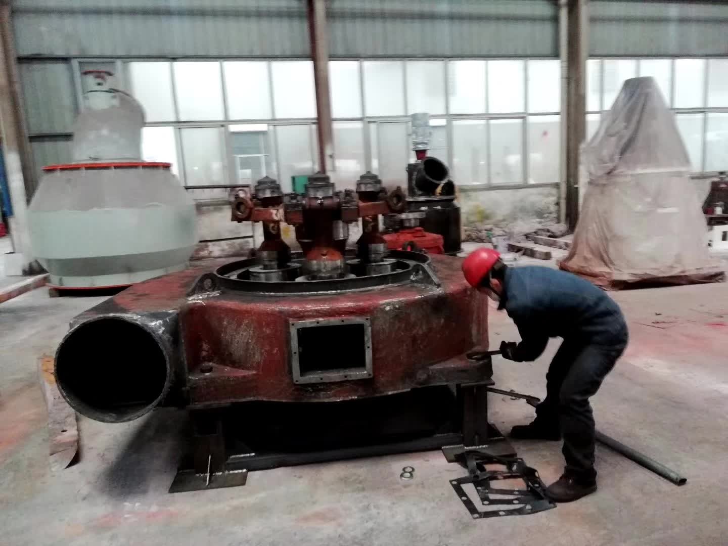 桂林鸿程大型氧化钙设备磨粉机主机生产现场 桂林鸿程大型氧化钙设备磨粉机主机生产现场