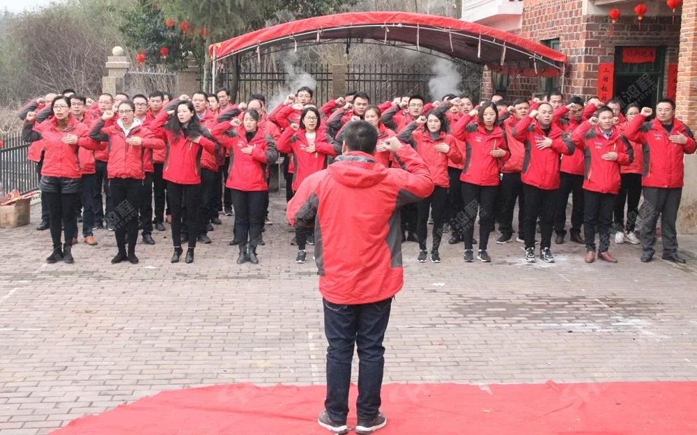 祝贺磨粉机厂家桂林鸿程第四届户外拓展圆满结束 祝贺磨粉机厂家桂林鸿程第四届户外拓展圆满结束