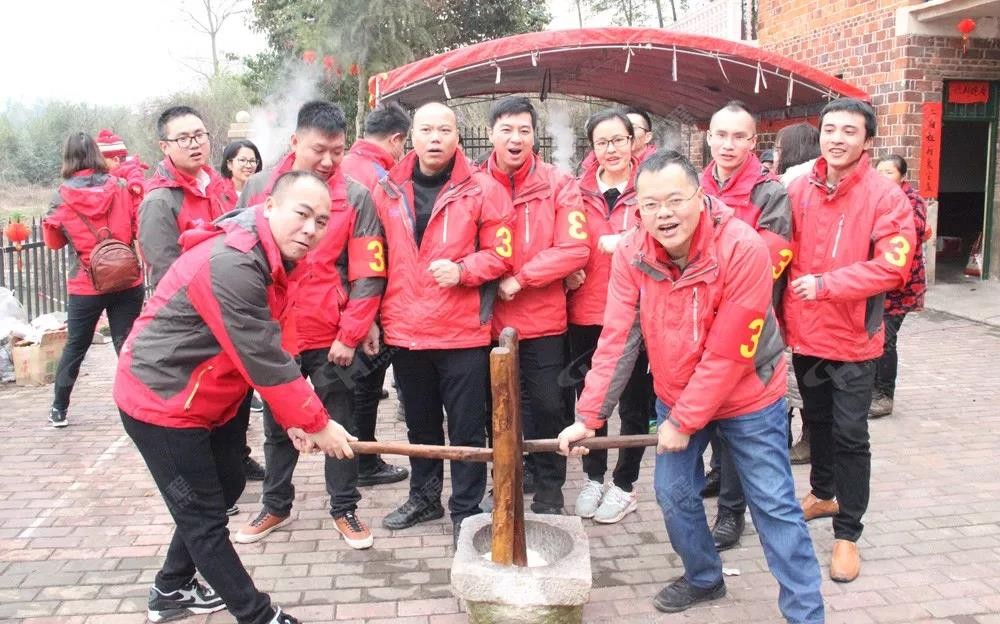 祝贺磨粉机厂家桂林鸿程第四届户外拓展圆满结束 祝贺磨粉机厂家桂林鸿程第四届户外拓展圆满结束