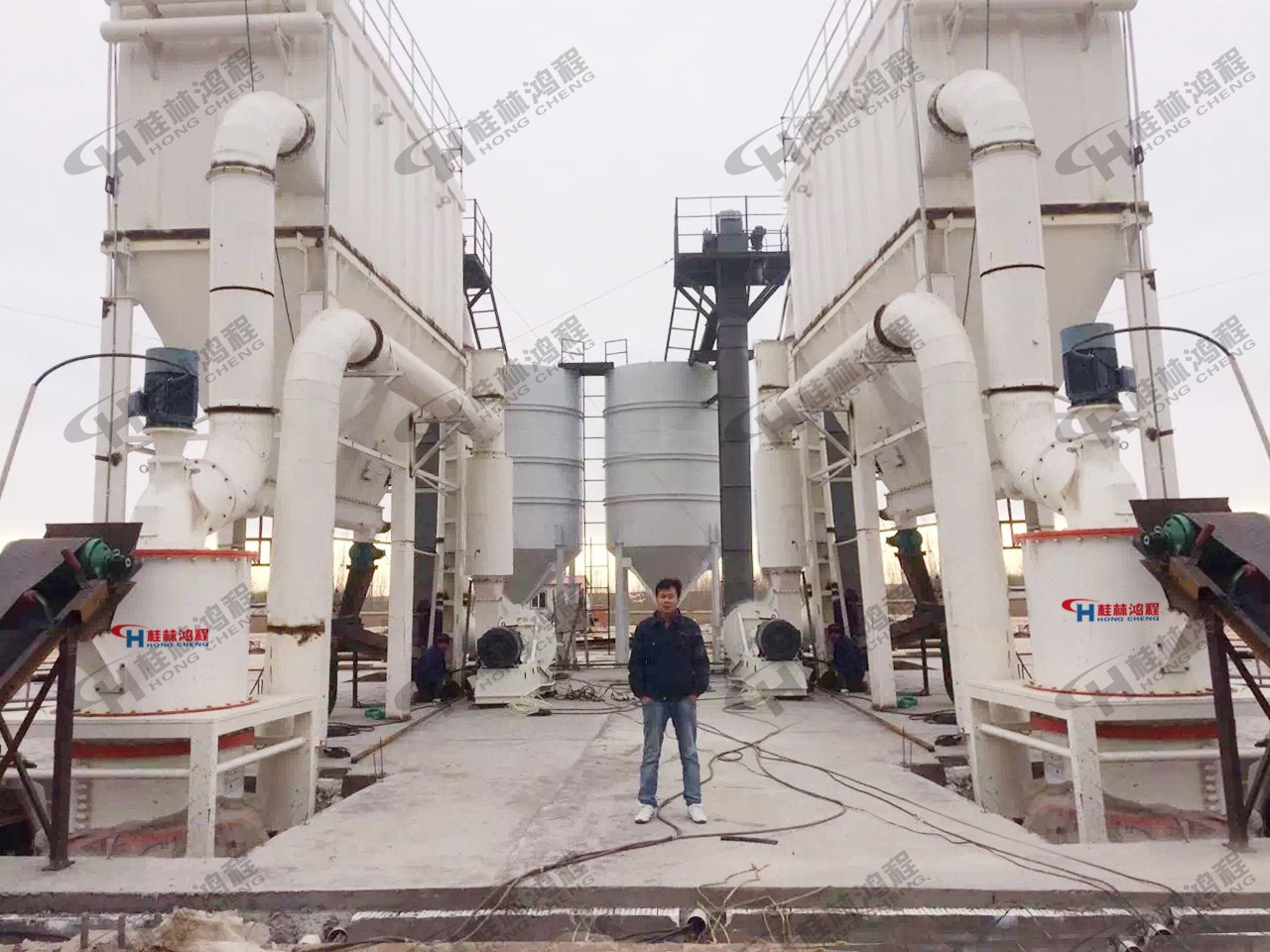 非矿立式磨供应商非矿立式磨厂家HCH超细环辊磨粉机 非矿立式磨供应商非矿立式磨厂家HCH超细环辊磨粉机