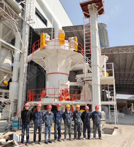 桂林鸿程磨粉机安装工人五一坚守岗位，保证客户磨粉生产线按计划投产