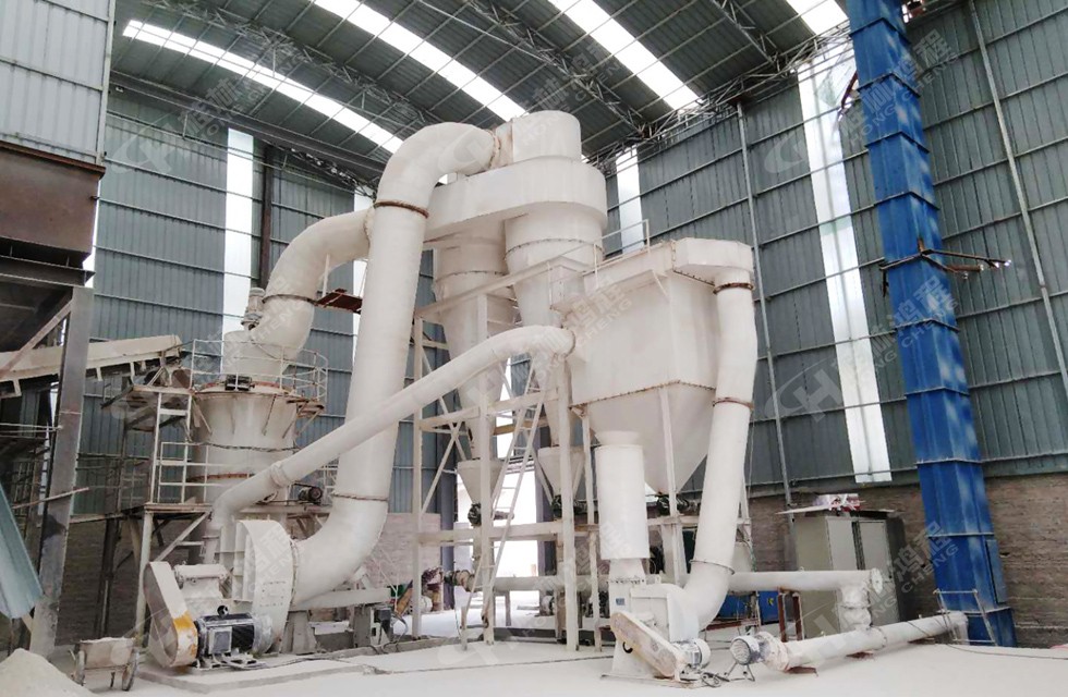 200目磨生石灰用什么磨机 HC1700摆式磨粉机客户现场贵州