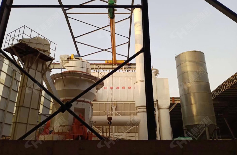 HLM1700铝钒土立式磨粉机山西吕梁安装即将完成 HLM1700铝钒土立式磨粉机山西吕梁安装即将完成