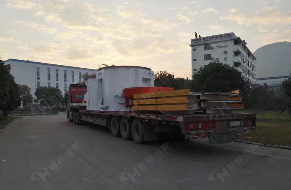 HLMX1700超细立磨车队驶出桂林鸿程大门 踏上为客户创造价值的征程