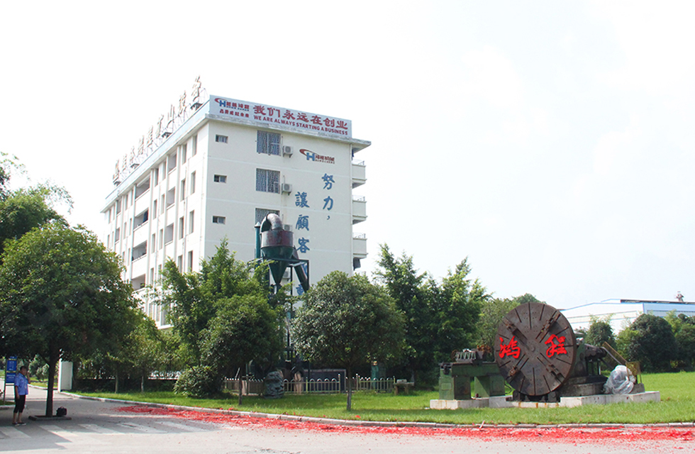 桂林鸿程简介:中国创造-全球大型磨粉机研发制造基地 桂林鸿程简介:中国创造-全球大型磨粉机研发制造基地