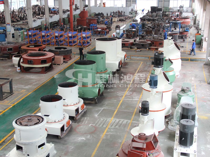 小型矿石磨粉机在哪里能买到？ 到桂林鸿程磨粉机生产基地