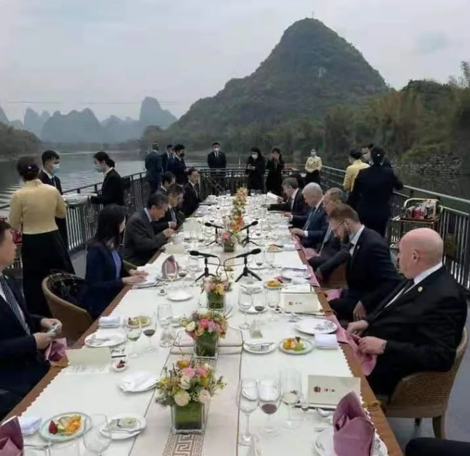 [鸿程关注]中国外长王毅同俄罗斯外长拉夫罗夫在桂林举行会谈