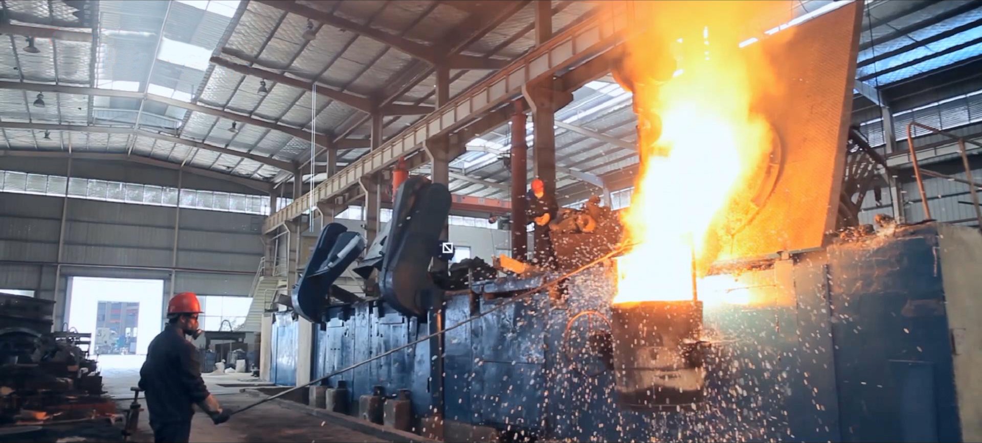 鸿程拥有自已的铸造车间 原矿石磨粉机铸件用钢品质好 厚度更厚