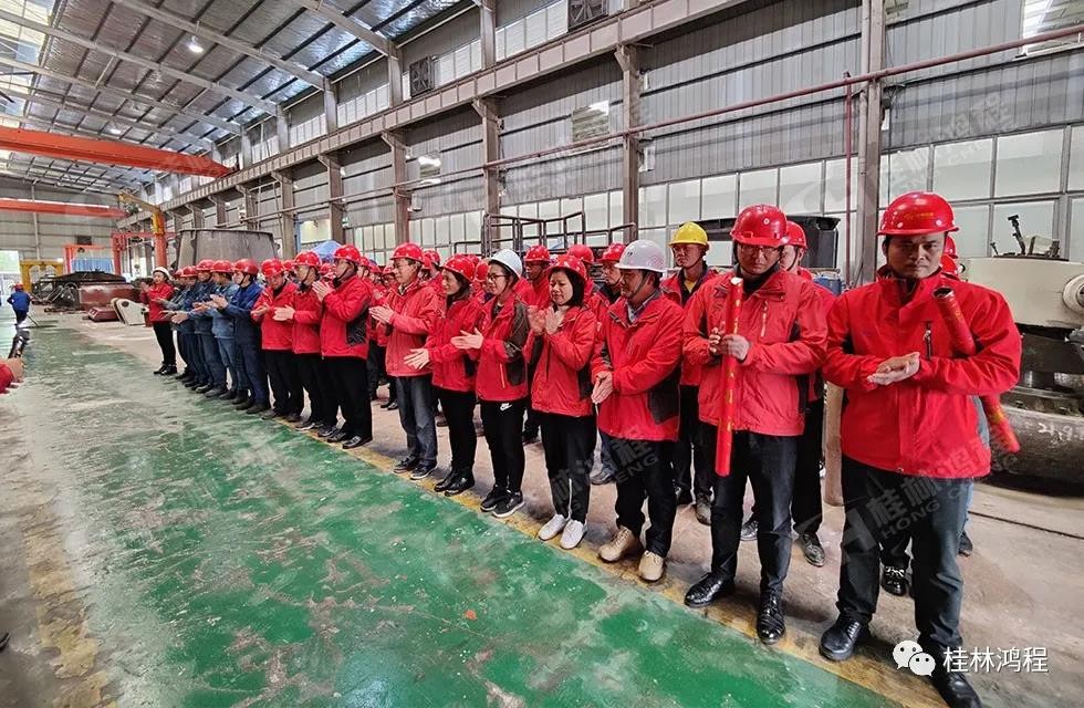 里程碑！桂林鸿程自主研发HC3000全球大型雷蒙磨正式投入市场！