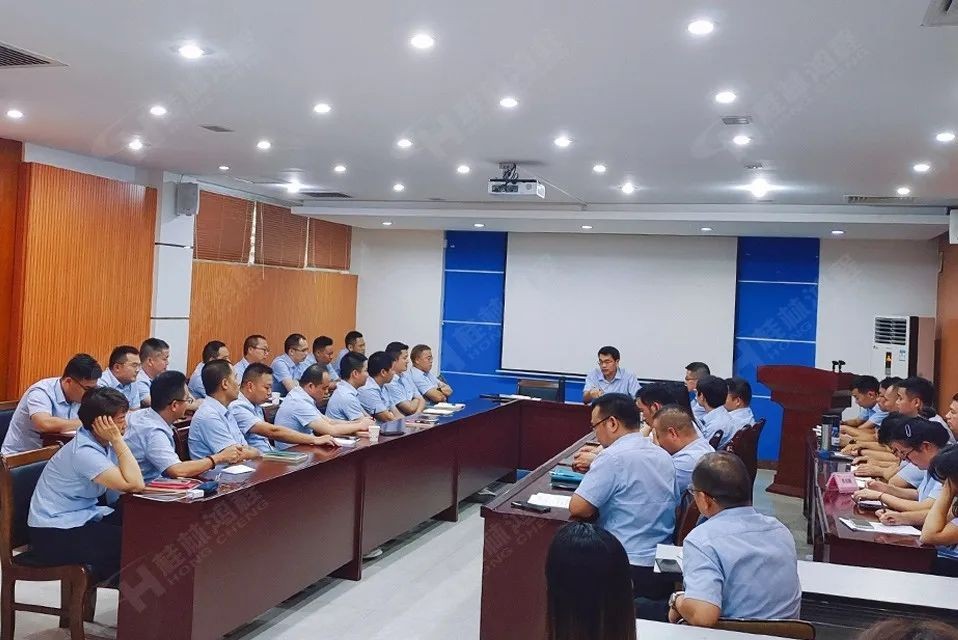 再创辉煌！桂林鸿程矿山设备磨粉机2022销售大会圆满召开